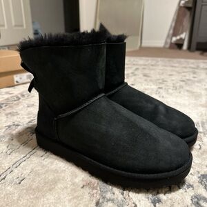 Ugg Mini Bailey ll. Black. Size 10 women’s.